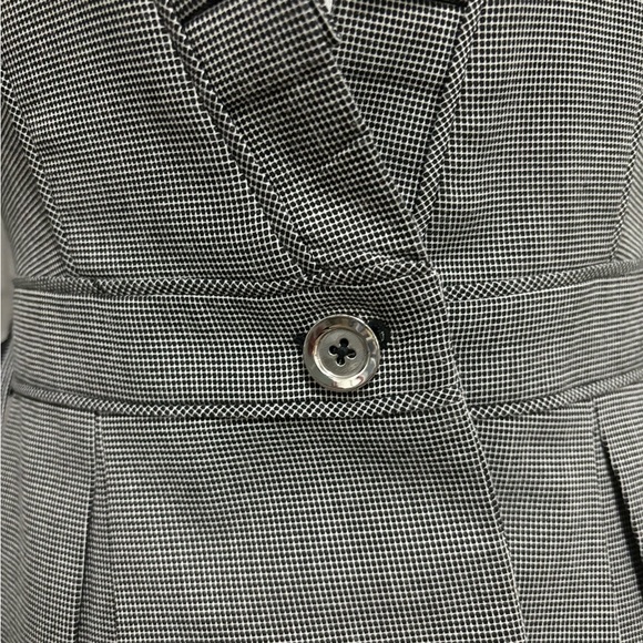 WHBM Black & White Belted Cropped Blazer. Size 2. Excellent condition! - Picture 4 of 10